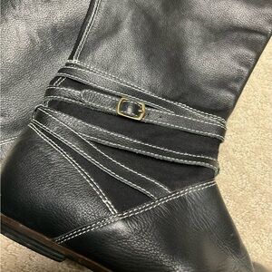 Topstitchched pulll on leather boots with fabric insert.